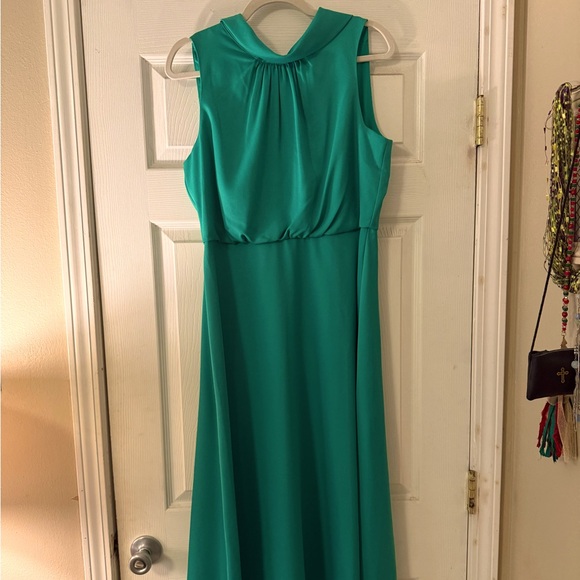Elegant Green Sleeveless Dress - Picture 1 of 2